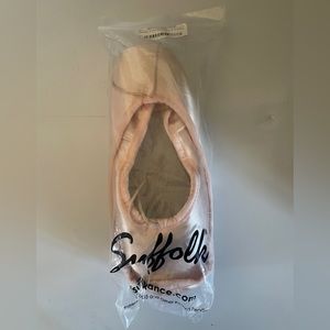 Suffolk Stellar Pointe Shoe - Size 6.5 XXN